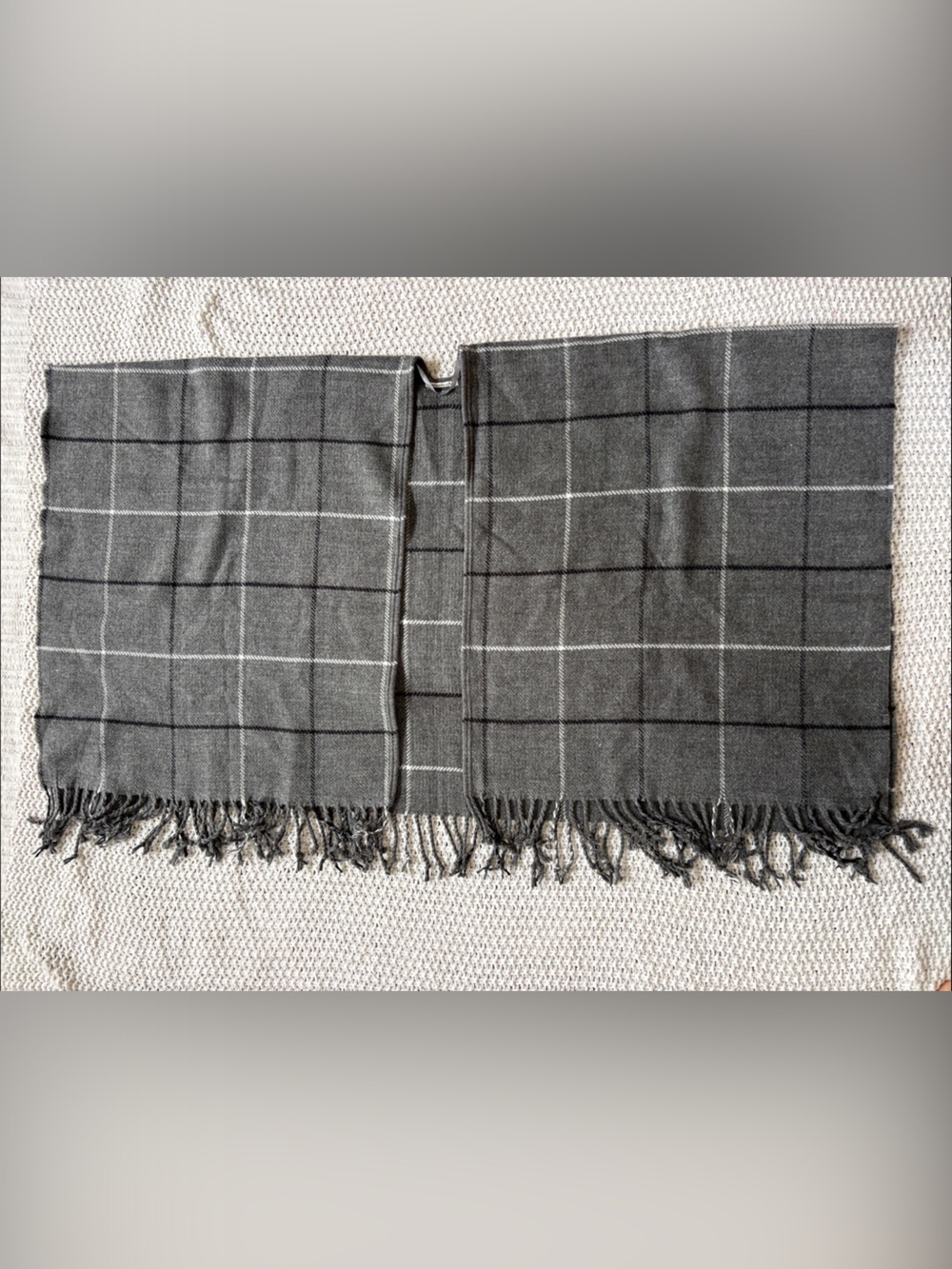 Abercrombie & Fitch One Size Grey Black white Soft tassel shoulder Poncho